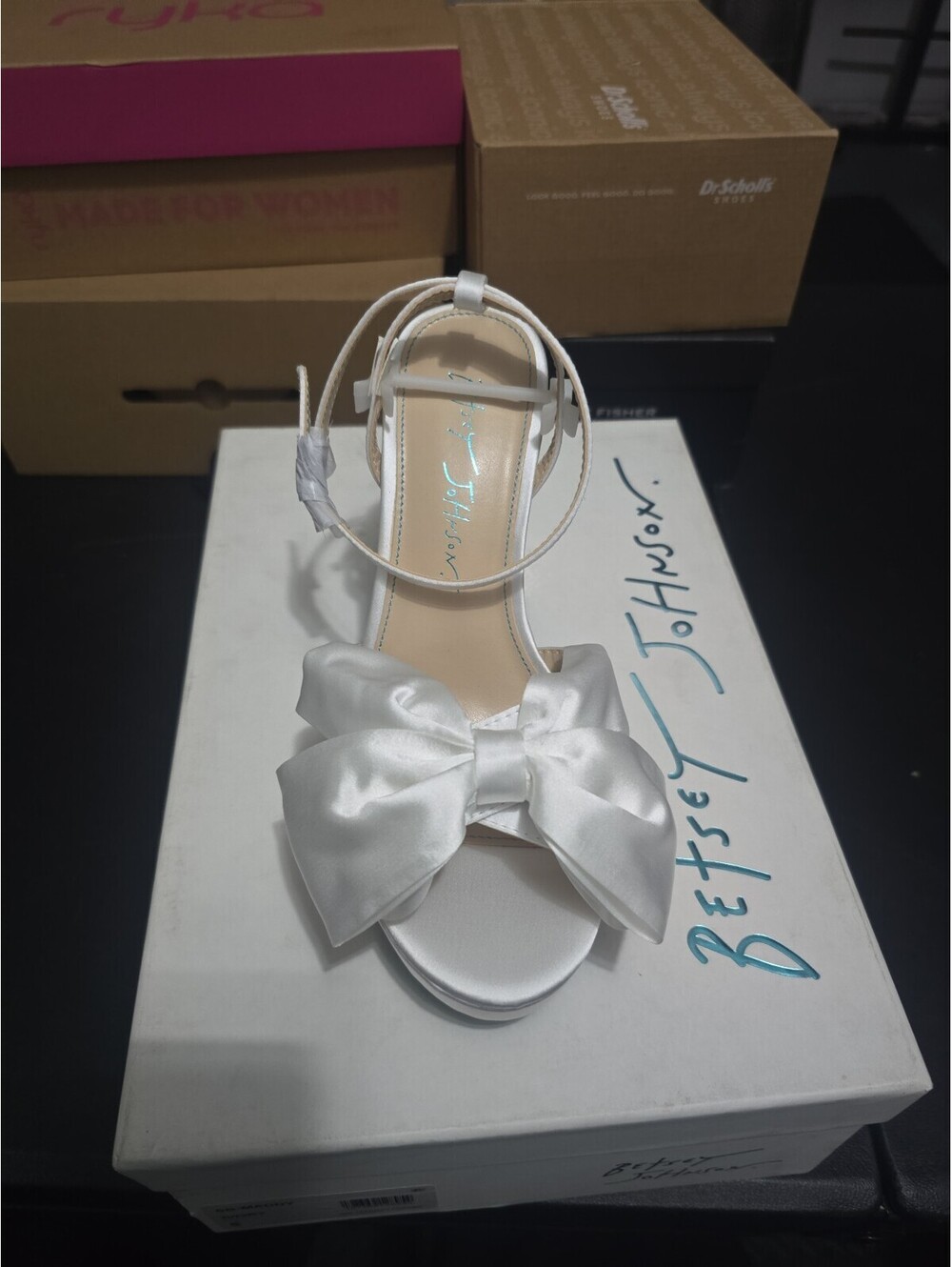 Betsey Johnson White Satin Bow Platform Heels Women’s Size 6